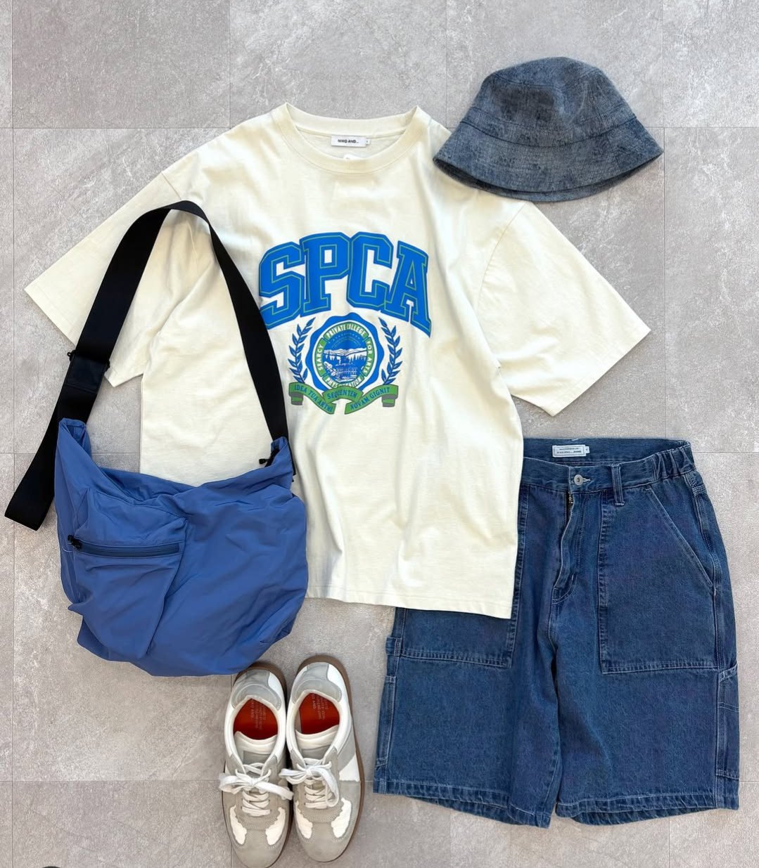 nikoand…ビッグロゴが目を引くヴィンテージライクTシャツ