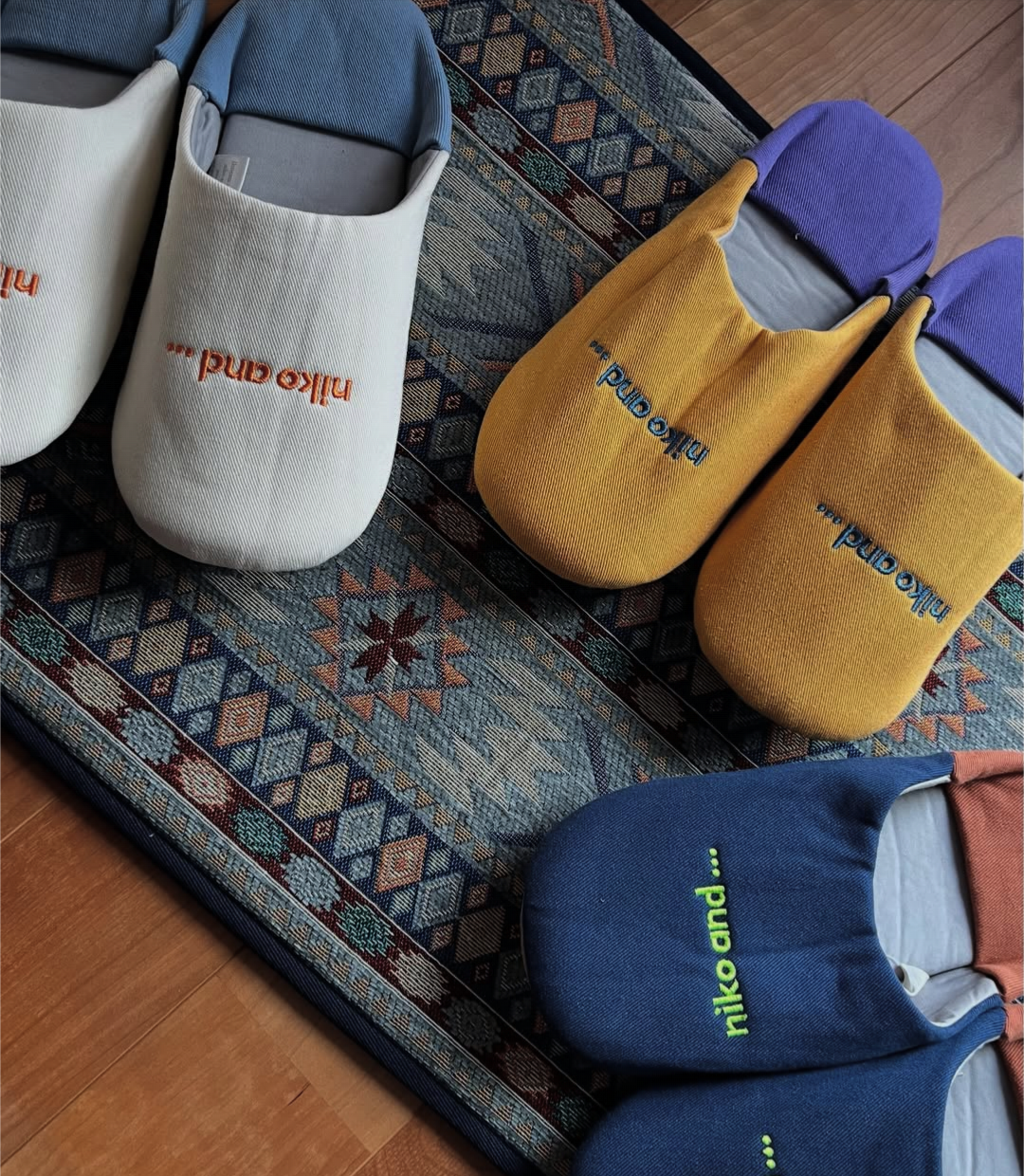 nikoand… お部屋のアクセントになるバイカラーの配色がお洒落なルームシューズ!