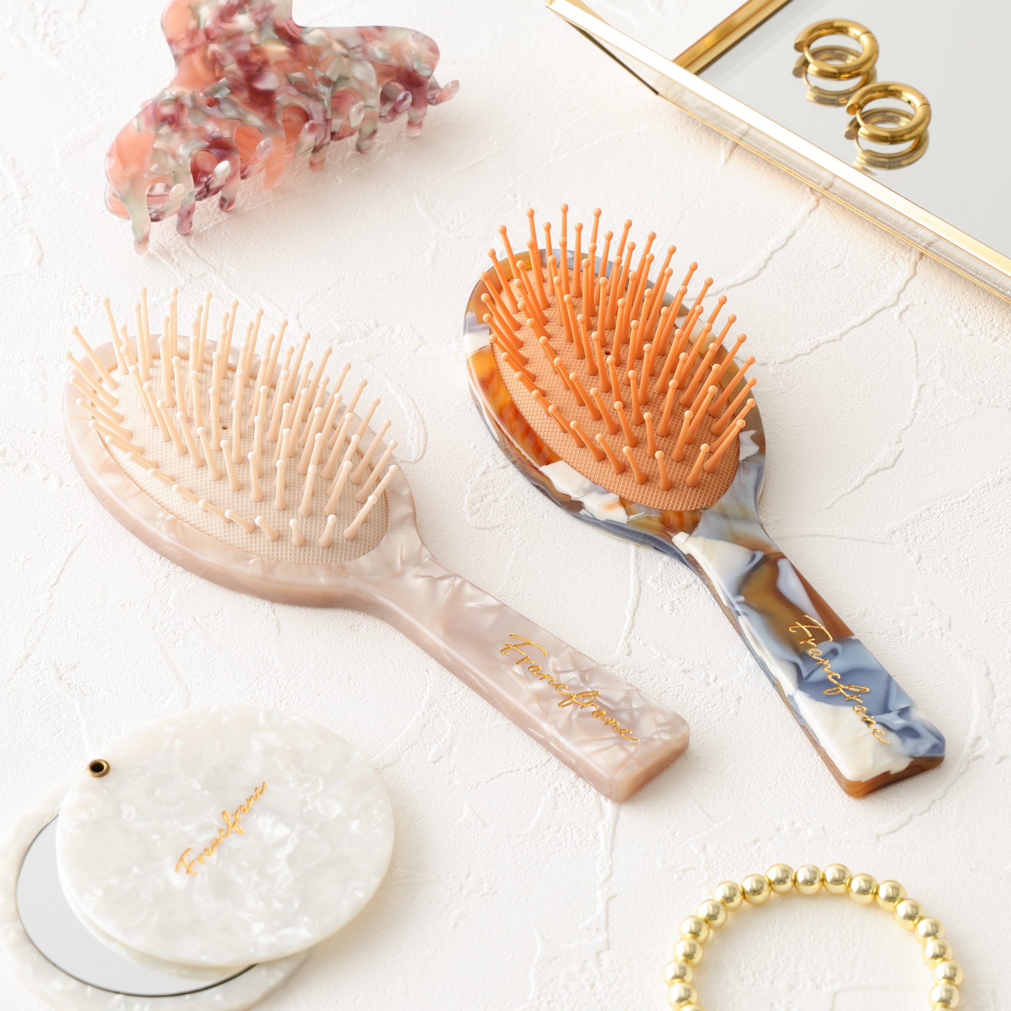 Francfranc【New✨】メイク時間からひと足先に“秋色”を楽しむ🧡新作ヘアブラシをご紹介！