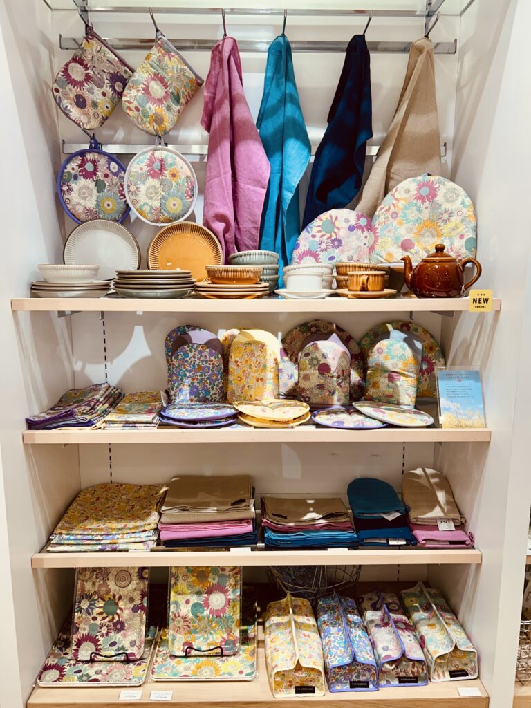 【212 KITCHEN STORE】LIBERTYのダイニングファブリック