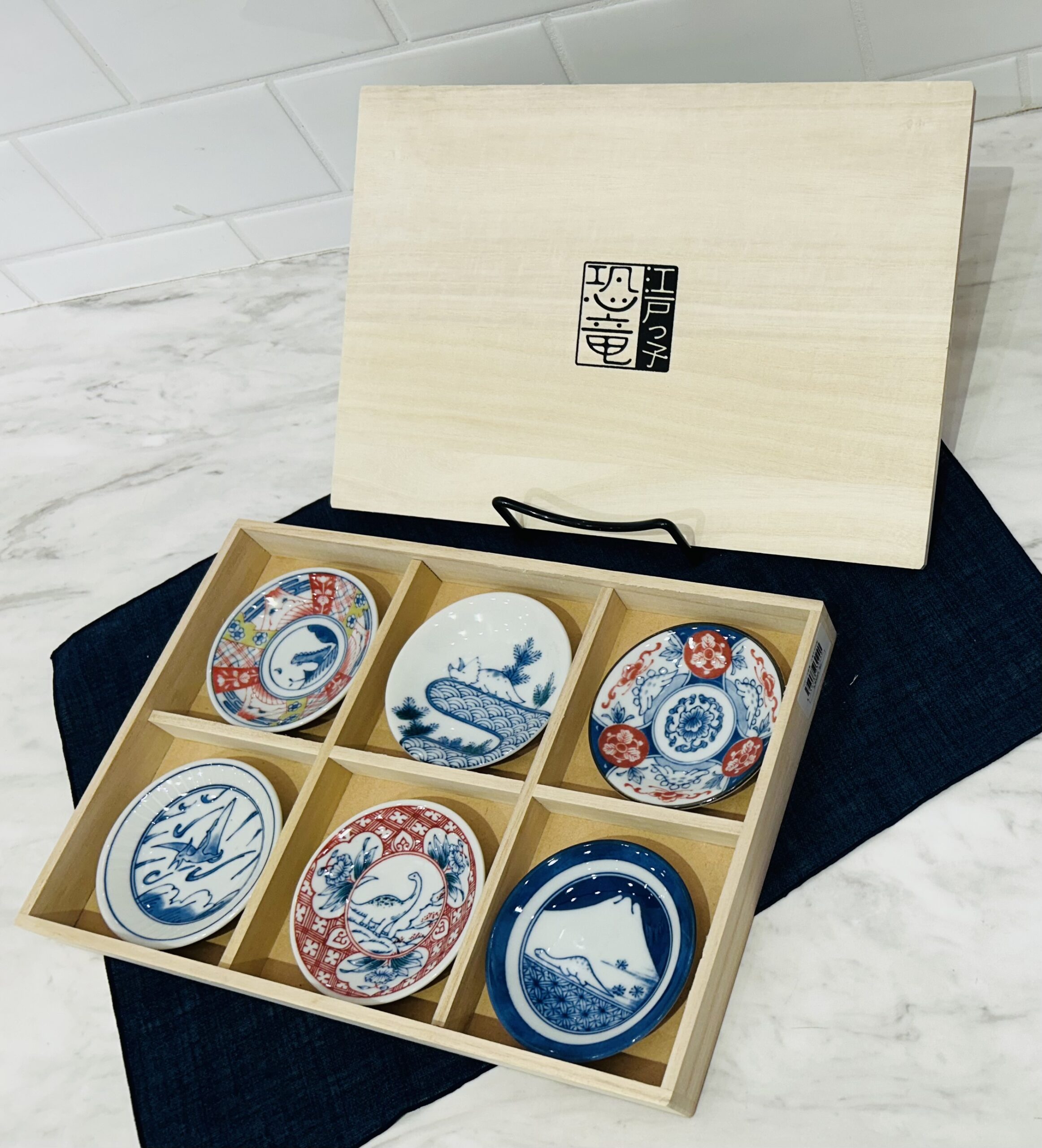 【212 KITCHEN STORE】江戸っ子恐竜🦕　六客豆皿