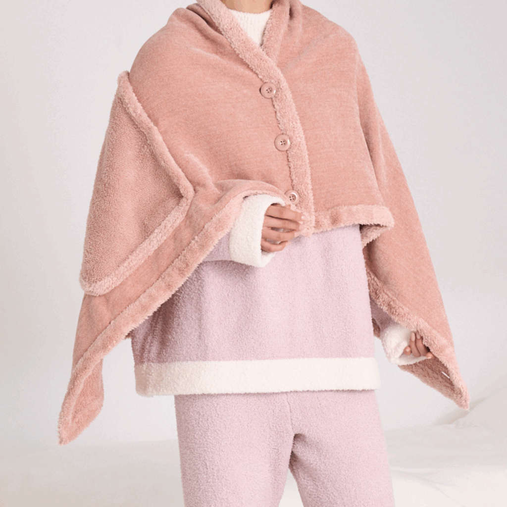 【NEW✨】秋冬の人気アイテムが新デザインで登場！1つで4役のウォームフリース ポンチョ🤍