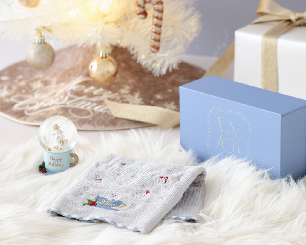 Francfranc　家の中でも外出中にも！！Xmasを感じられるギフトセット☃️🎁