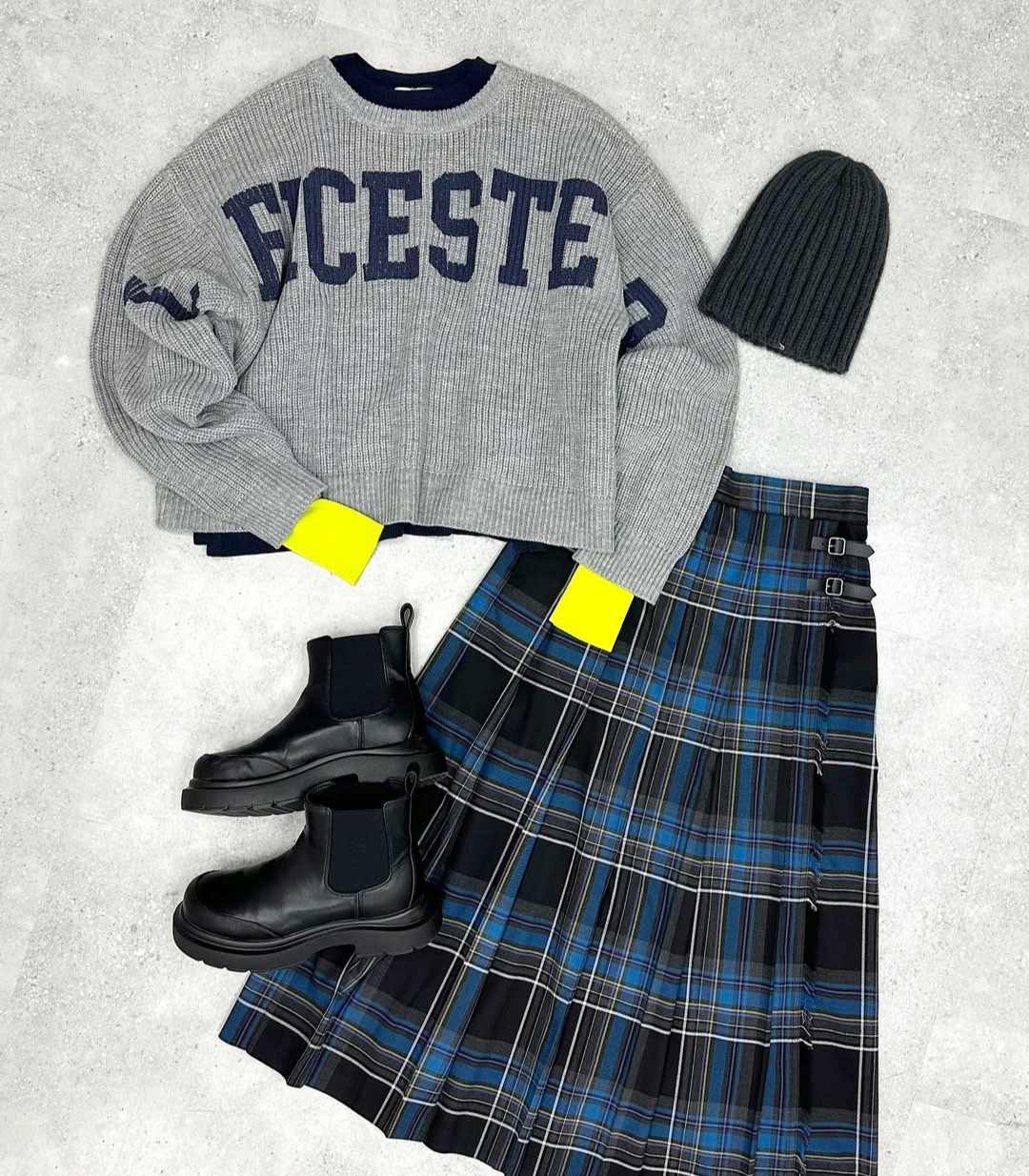 nikoand…気分で着回せるデイリーに使いたいプリントニット!