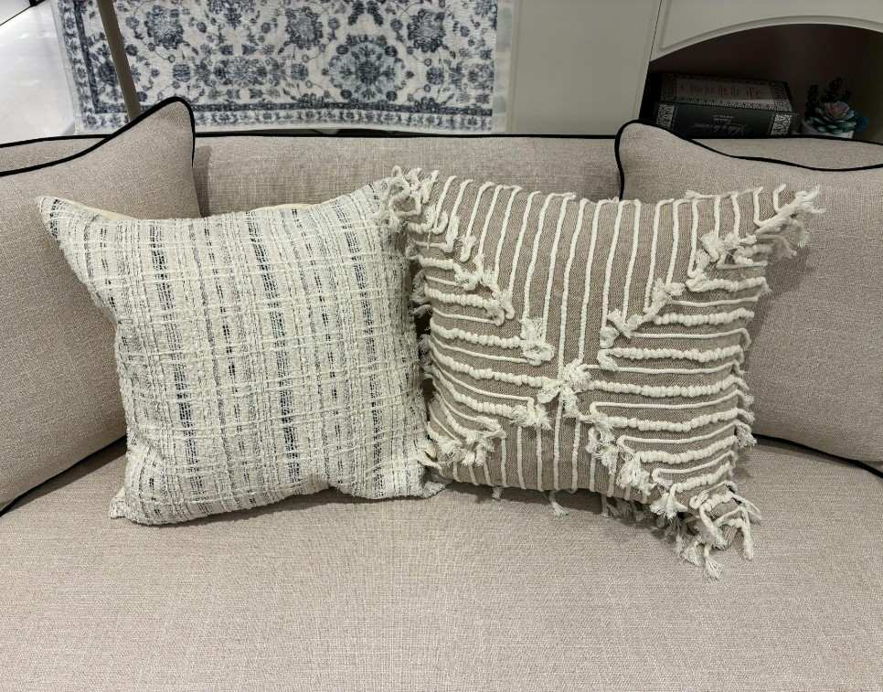 Francfranc　【連載vol.14】どんな家具にも馴染む🏠モノクロで落ち着く空間づくりが実現✨✨人気クッションカバーで作る春のコーデ特集！！