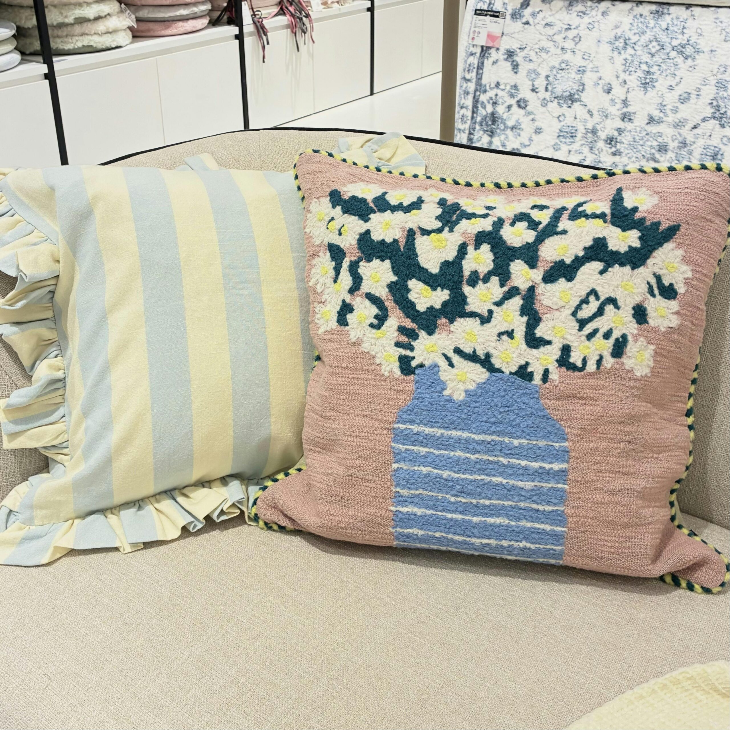 Francfranc　【連載vol.1】迷ってる人必見🤩　　　　人気クッションカバーで作るコーデ特集🪄🪄