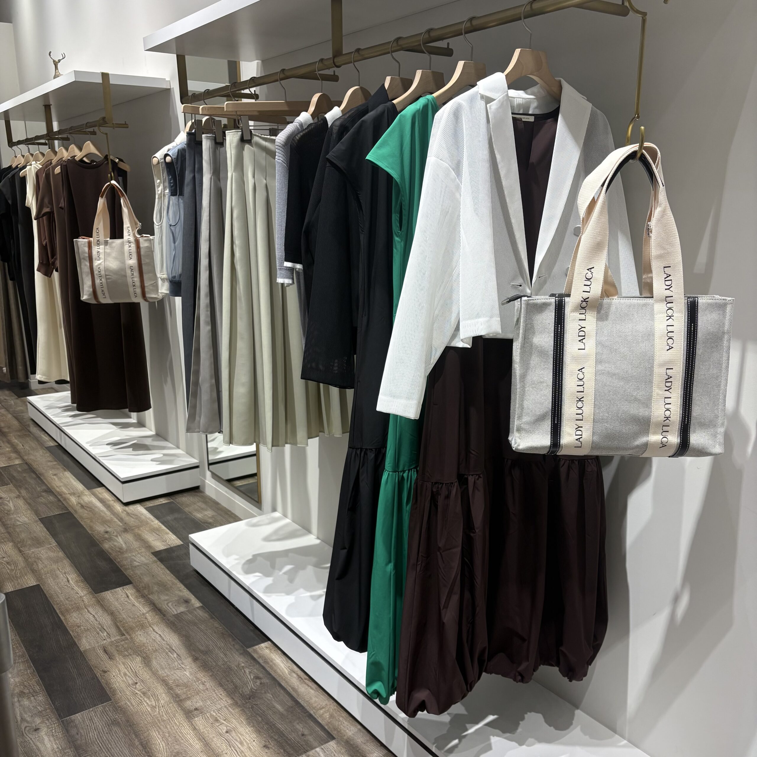 【LADY LUCK LUCA】日差し対策!!UVカット機能付きアイテム✨️