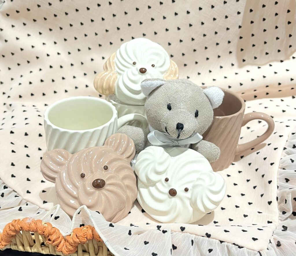 Francfranc　＼再入荷📢✨／まるでホイップのようないぬとくまの顔がかわいいマグ🐶🐻💕