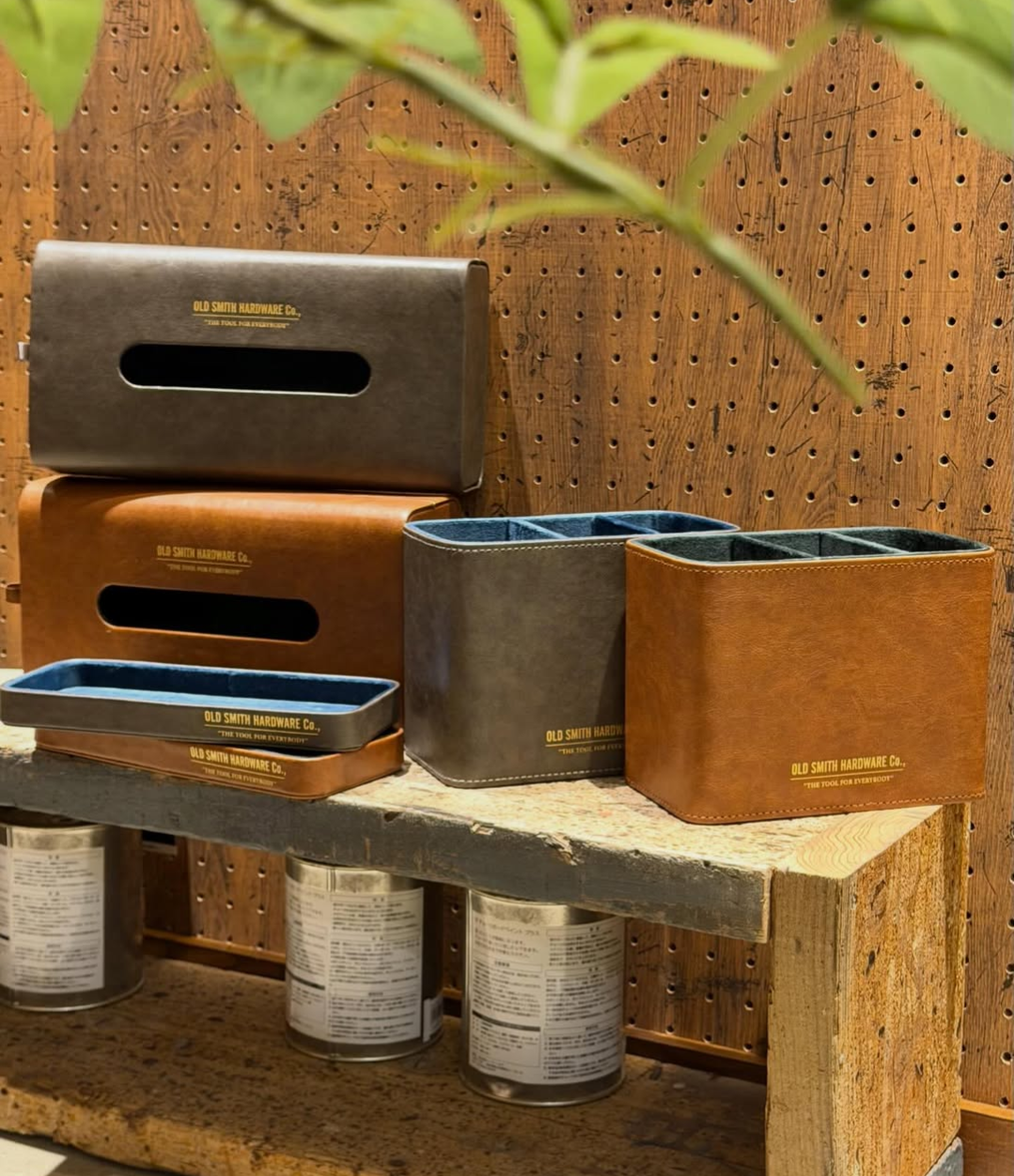 nikoand…ヴィンテージ感のあるPUレザーに、OLD SMITHのロゴをあしらったシリーズ!