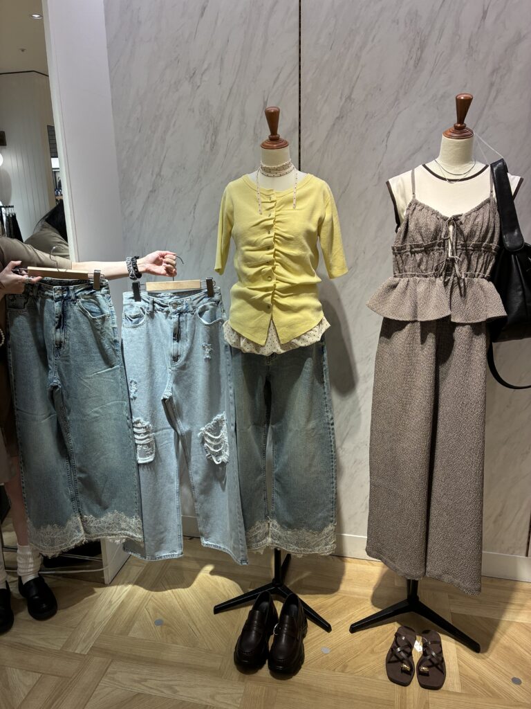 LOWRYS FARM人気のデニムが再入荷✨