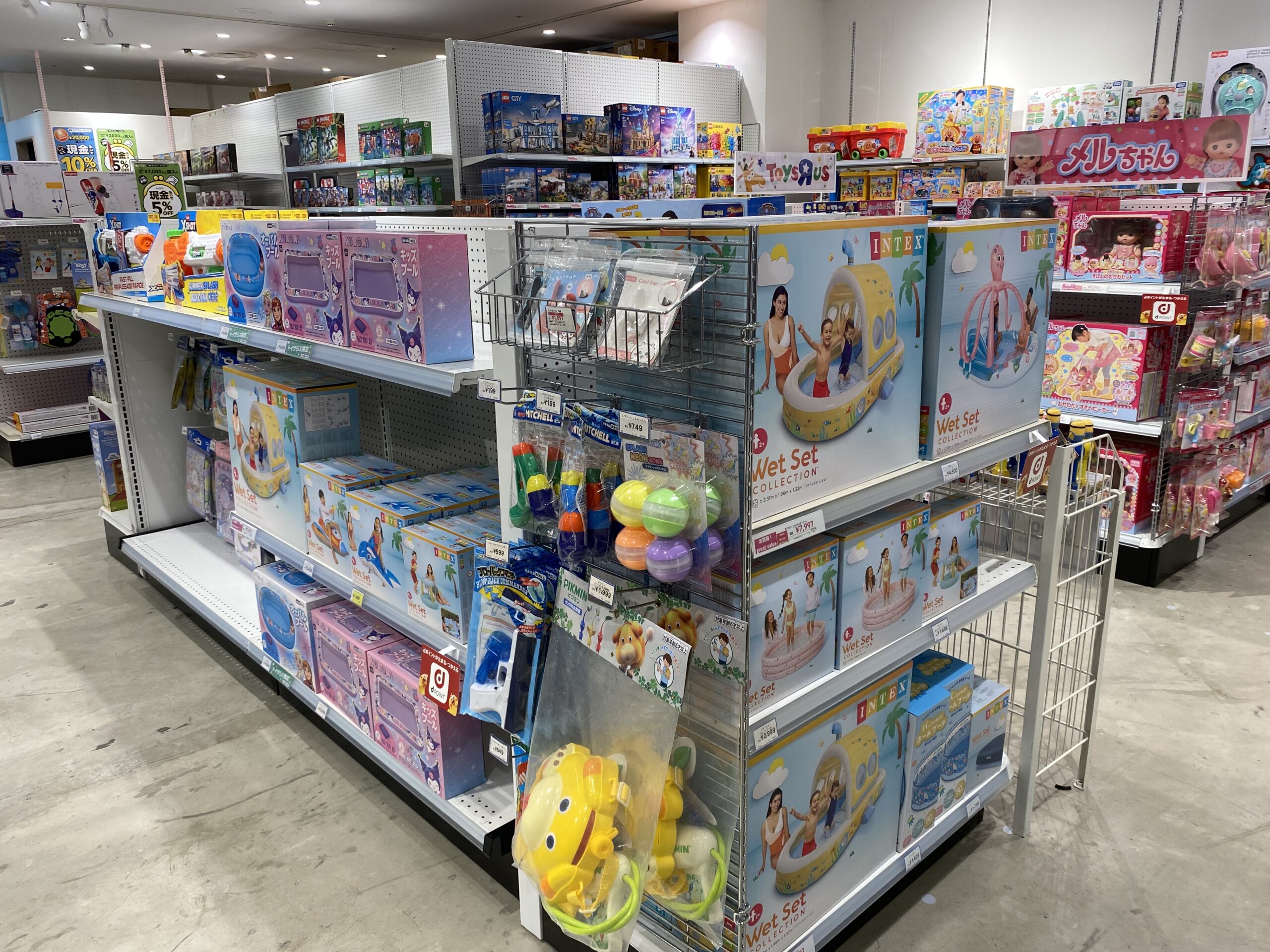 水遊びグッズ販売中(^_-)-☆