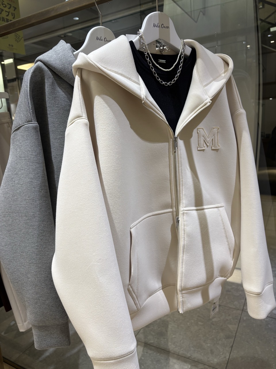 【MilaOwen】ダンボールロゴパーカーのご紹介